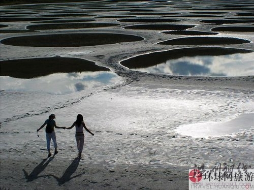 絕美奇觀：加拿大神秘斑點湖(組圖)