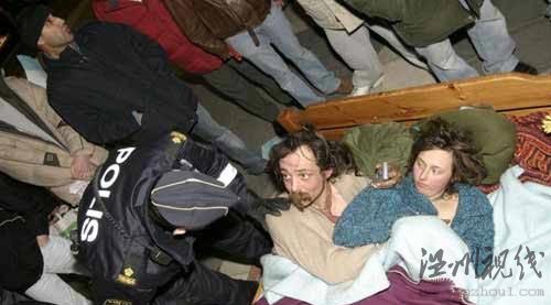 高房價時代逼出的行為藝術