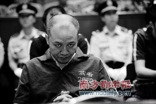 廣東伍志堅涉黑團(tuán)伙受審 主犯庭上露兇光(圖)