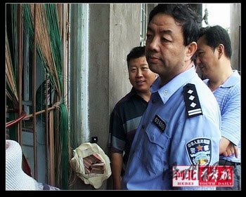 男子因矛盾劫持前妻 女兒哭求狙擊手別開槍