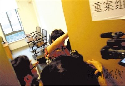 “瘋狂馬三墨鏡女”歸案后，成為媒體關(guān)注的焦點(diǎn)。