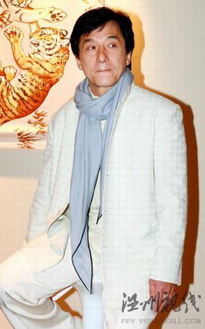 《上海僑報》回應成龍詐捐風波：敢和成龍對質 