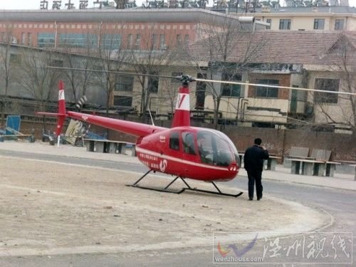 山東直升機接人，山東男子駕直升機空降校園接走女生