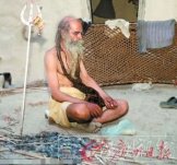 算命先生的-印度一男子聽信算命先生的話37年不洗澡