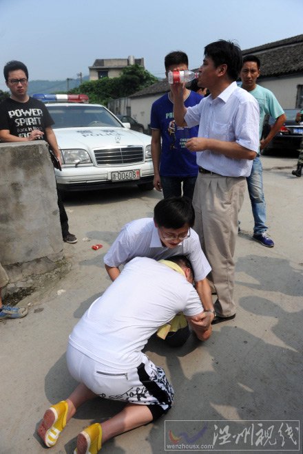 溫州動(dòng)車追尾事故：家屬跪求專家組