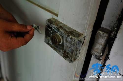 女教師遭官員凌辱 警方稱“戴避孕套不算強奸”