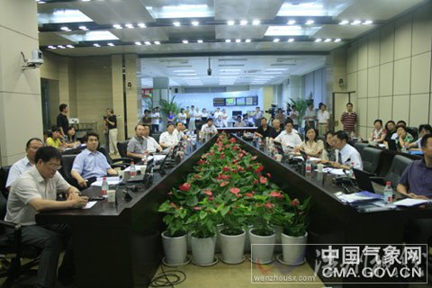 氣象部門全力服務防臺 東海石油平臺人員安全撤離