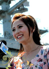 2011香港小姐總決賽前三甲得主和國際親善小姐登上里根號航空母艦