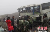 黃龍車禍 四川松潘縣黃龍雪山梁處旅游客車側(cè)翻造成