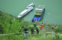 興山車禍 旅游車在湖北宜昌興山翻車墜入香溪河車禍