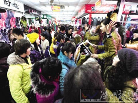 浙江暖意洋洋迎新年 冬裝打折力度大