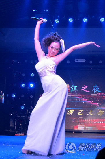 芙蓉姐姐遭強(qiáng)吻