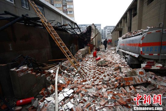 武漢清理油罐不當引發爆炸 平房垮塌3人受傷