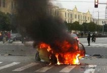上海發生慘烈車禍 一人被摔死兩人困在車里被燒死沒
