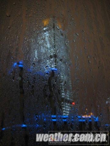 立春后南寧首現(xiàn)“回南天” 濕氣濃重大樓滴水（組圖）