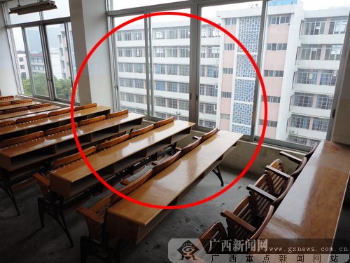 偷歡門