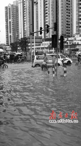 暴雨雷電大風冰雹襲粵 廣州市區(qū)下冰雹網(wǎng)友驚呼少見
