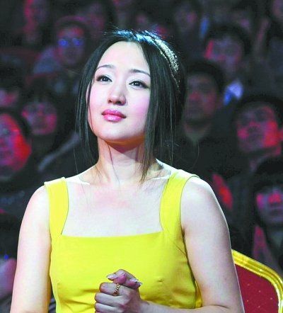 楊鈺瑩錄制《歌聲傳奇》。