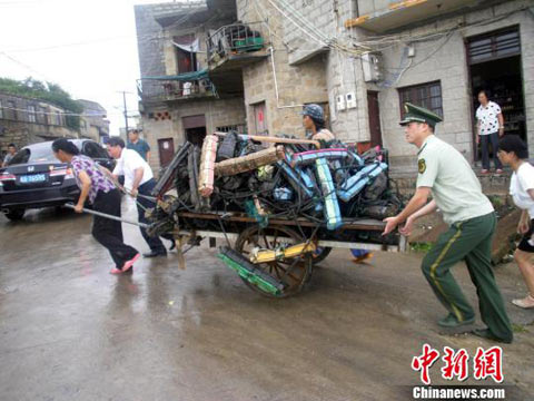 “泰利”步步逼近 福建沿海地區遭大風