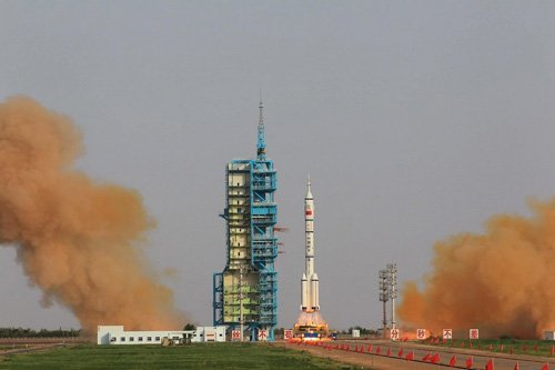 神舟九號發射成功