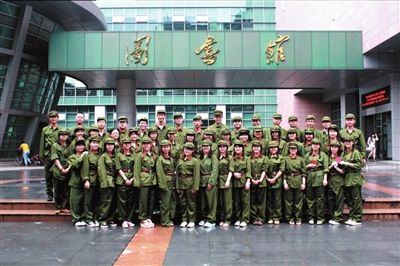 大學生 軍裝 畢業(yè)照