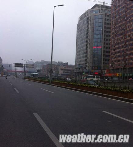 北京27日白天陰轉雷陣雨夜間中雨 注意交通安全 