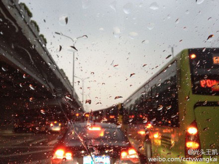 25日傍晚北京出現分散性降雨