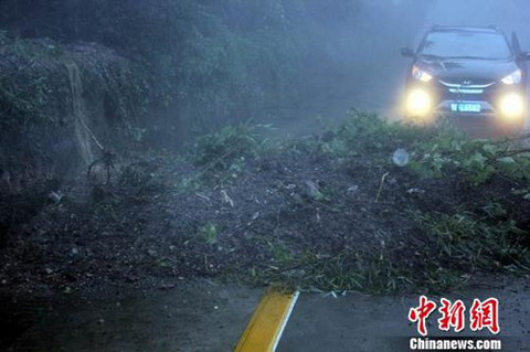 “海葵”挾特大暴雨侵襲廬山多景區(qū)關(guān)閉