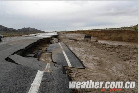 近日青海降水較多，公路被毀
