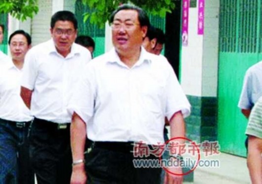 微笑官員