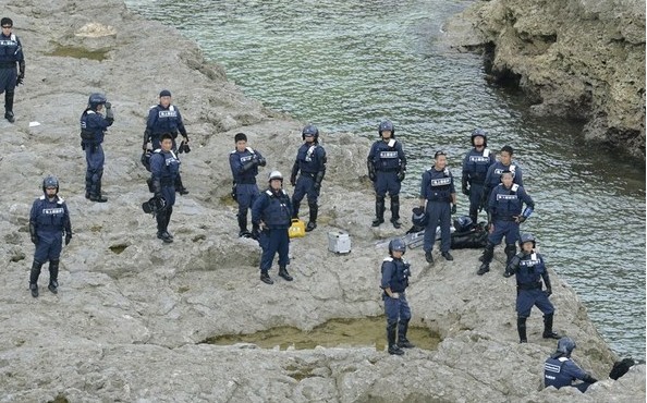 日本警察登上釣魚(yú)島