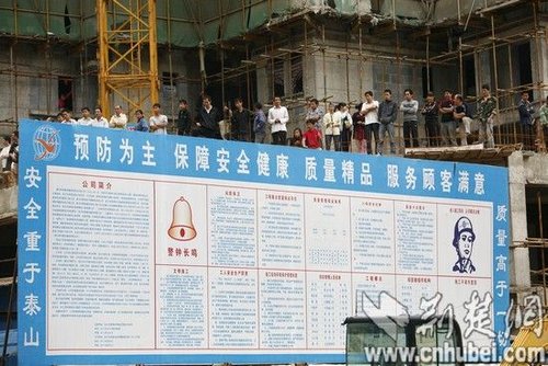 武漢東湖景園升降機(jī)墜落