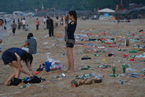 三亞海灘中秋節(jié)晚上大東海景區(qū)海灘成垃圾場 三亞中