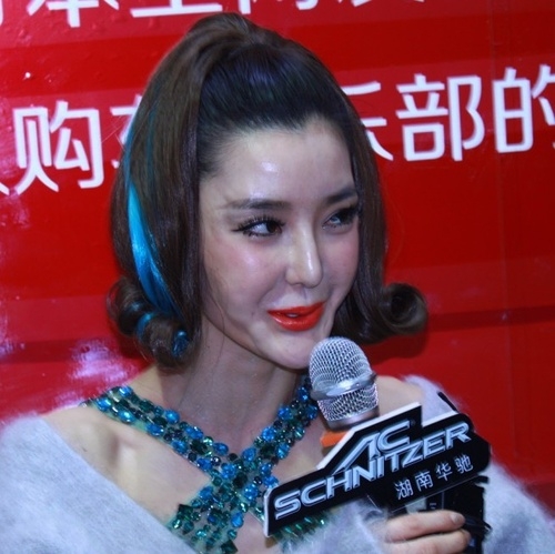 李穎芝毀容