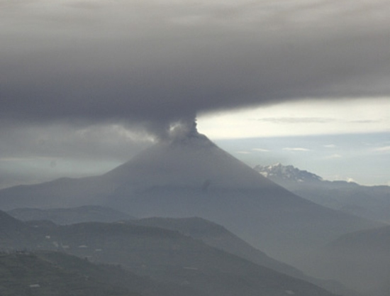 厄瓜多爾火山噴發