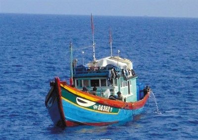 中國海軍槍擊越漁船導致越南漁船起火純屬捏造