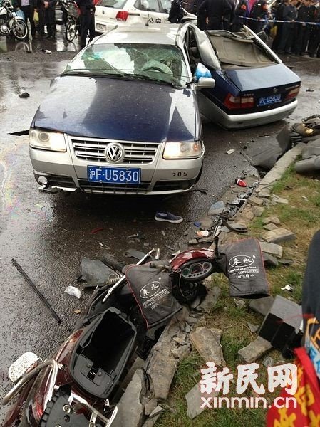 寶山路慘烈車禍現(xiàn)場圖片
