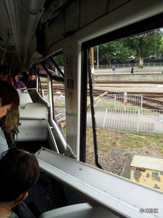 香港輕軌列車出軌