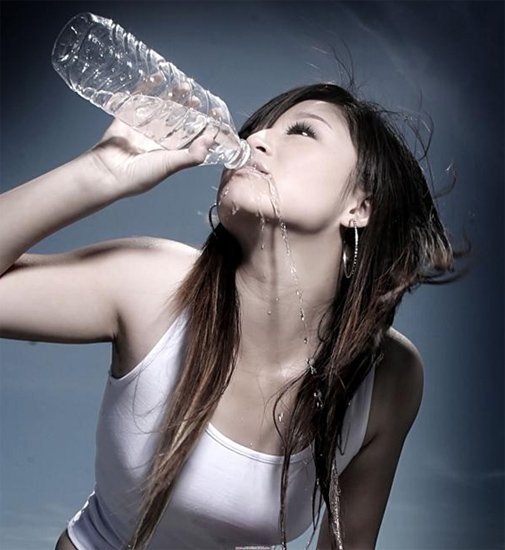 礦物質水和純凈水天然泉水瓶裝水都不能喝