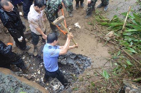 云南鹽津山體滑坡