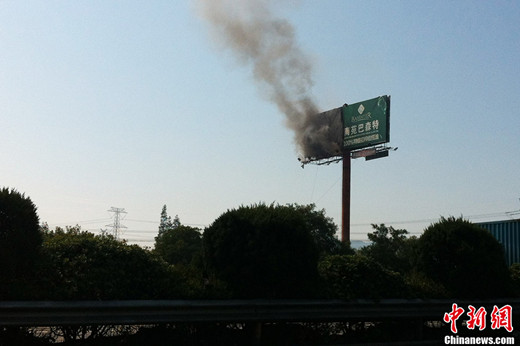 寧波高速?gòu)V告牌自燃圖片