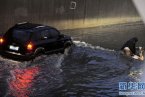 天津4日遭暴雨襲擊 部分路段積水嚴(yán)重