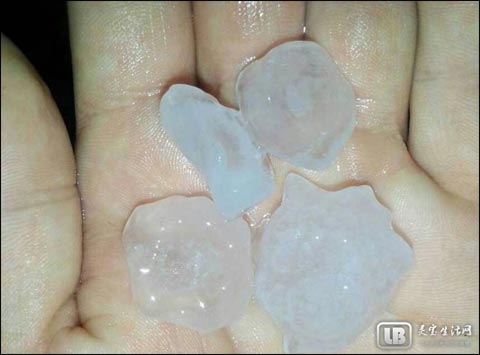 河南遇暴雨冰雹38萬(wàn)人受災(zāi)1人死亡 冰雹個(gè)頭最大如雞蛋