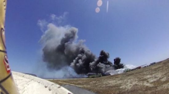 韓亞空難女生被碾壓視頻截圖