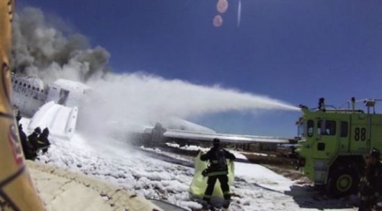 韓亞空難女生被碾壓視頻截圖