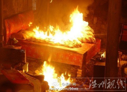 房間內(nèi)較多的易燃物使得火勢(shì)蔓延非常迅速