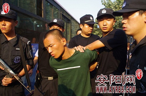 安陽(yáng)公交車殺人犯被抓住了
