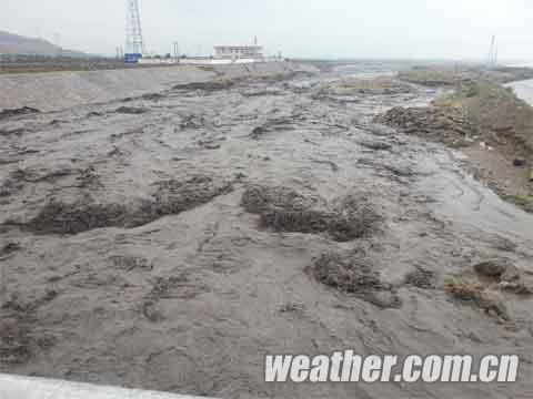 石嘴山暴雨 寧夏石嘴山暴雨引發了山洪