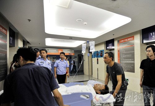 傷者被緊急送往醫(yī)院進行搶救
