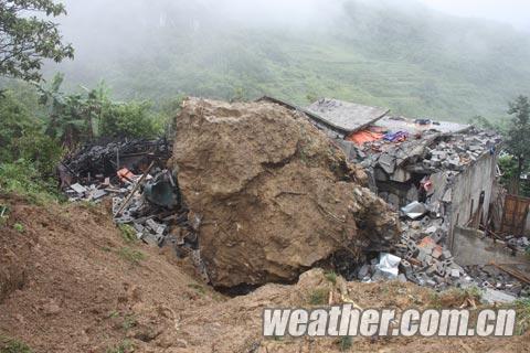 廣西那坡山體滑坡 巨石砸中民房1人當場死亡